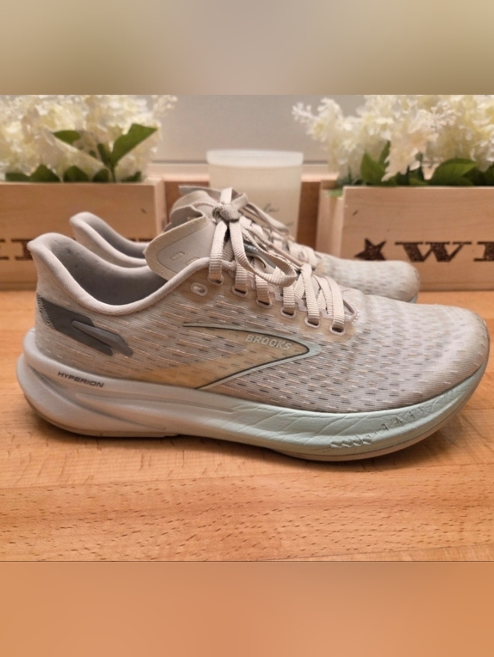 Brooks Hyperion Tempo Running Shoes Crystal Gray/Blue Grass White Womens Sz 8.5
